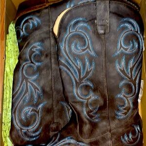 Size 11 woman’s cowboy boots